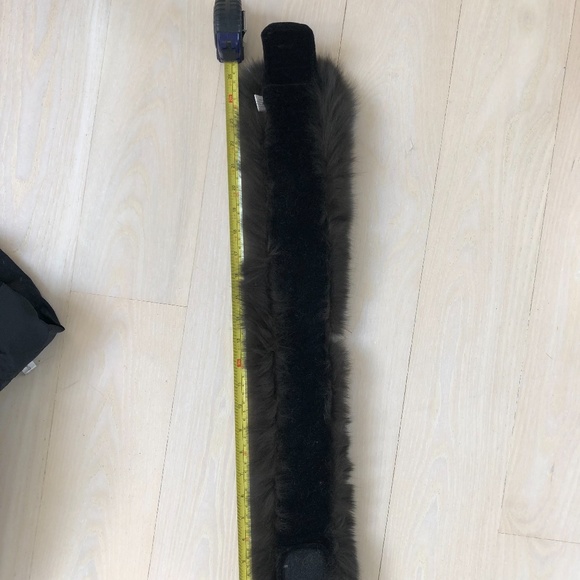 24" Brown Fox Fur Collar - Picture 6 of 6